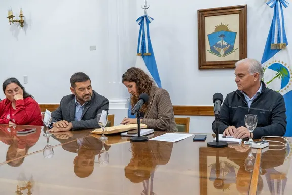 neuquen-licito-102-viviendas-en-cuenca-xv-en-una-sola-semana