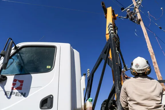 el-epen-avanza-en-la-electrificacion-de-17-lotes-en-varvarco