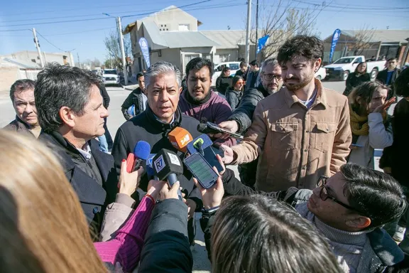 figueroa-pacta-prefinanciamiento-vial-con-operadoras-de-vaca