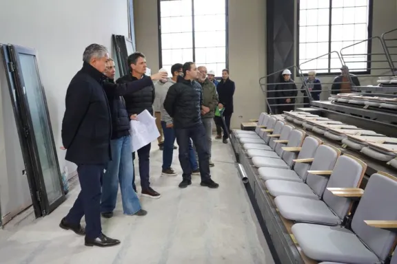 figueroa-recorrio-la-usina-el-futuro-centro-de-artes-de-neuq