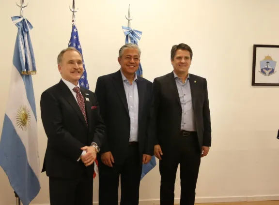 figueroa-busca-captar-inversion-estadounidense-en-energia-de