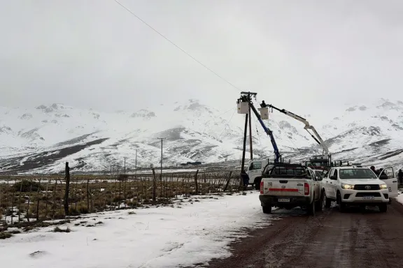 temporal-de-nieve-genera-cortes-de-energia-en-el-centro-oest