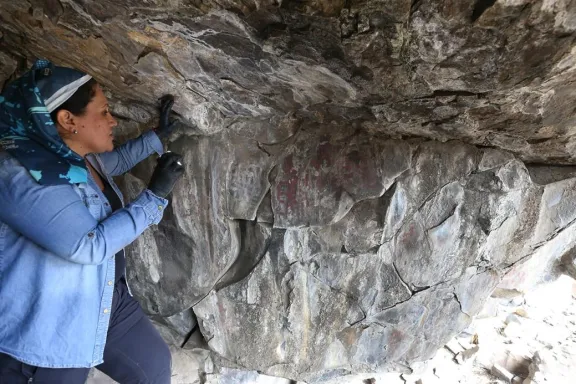 descubren-sitio-arqueologico-con-arte-rupestre-en-zapala