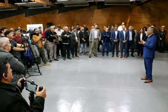 figueroa-envia-a-la-legislatura-el-acuerdo-con-ypf-para-gnl-