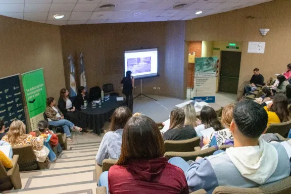 mas-de-100-docentes-neuquinos-cursan-el-postitulo-en-educaci