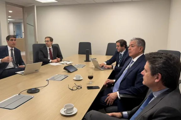 figueroa-en-washington-diversificacion-economica-mas-alla-de