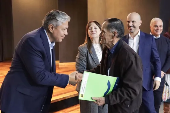 figueroa-entrego-100-escrituras-y-la-provincia-supera-1600-t