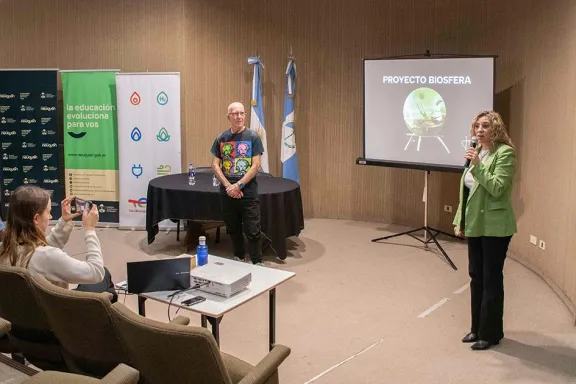 totalenergies-y-neuquen-forman-docentes-en-ciencia-y-ambient