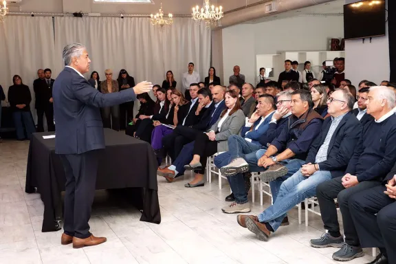 figueroa-presento-a-intendentes-el-plan-de-creditos-hipoteca