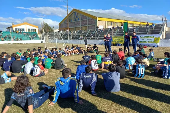 campus-de-futbol-en-zapala-y-plaza-huincul-mas-de-300-jovene