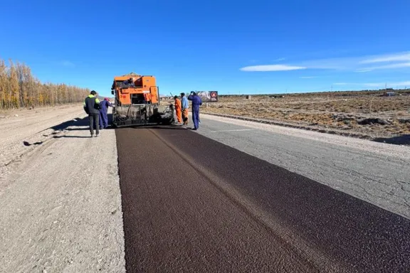 vialidad-inicio-la-aplicacion-de-microaglomerado-en-la-ruta-