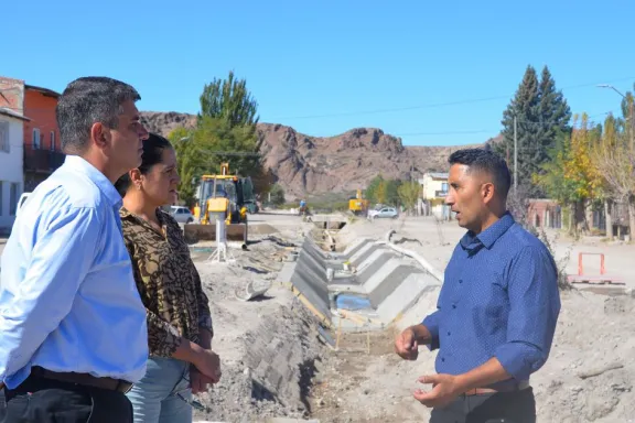 piedra-del-aguila-ejecuta-obras-de-pavimento-y-canalizacion-