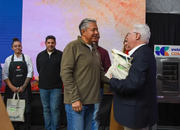 neuquen-incorpora-al-embajador-del-vino-en-su-sello-gastrono