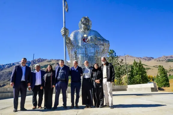 figueroa-encabezo-el-aniversario-de-huinganco-con-firma-de-c