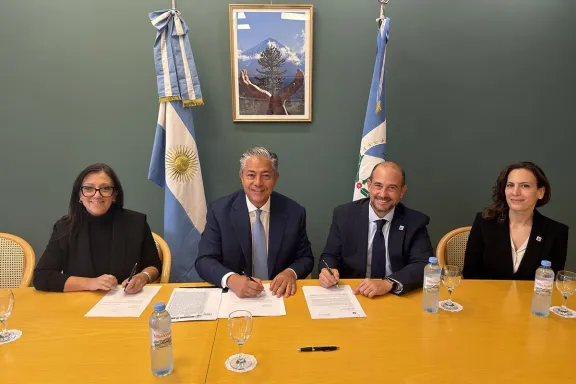 chevron-y-pampa-energia-financian-las-becas-gregorio-alvarez
