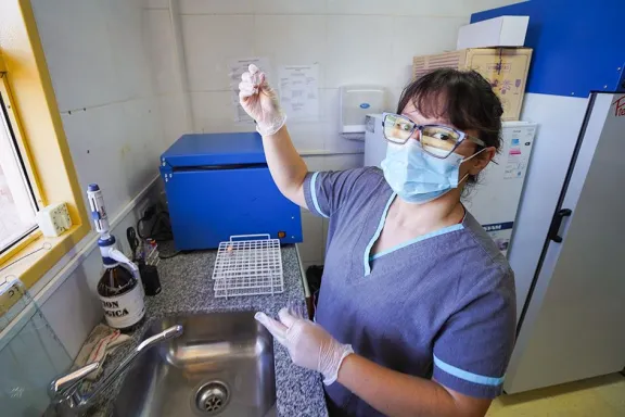 hospital-de-centenario-amplia-hemoterapia-quirofanos-y-fonoa