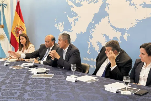 figueroa-ante-inversores-espanoles-neuquen-aporta-el-52-del-