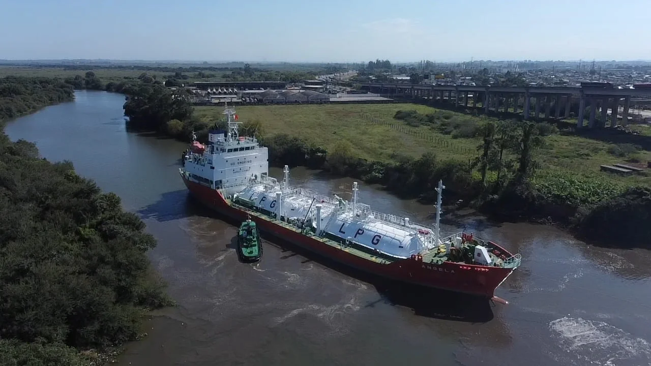 supergasbras-realizo-la-primera-importacion-de-gas-licuado-r