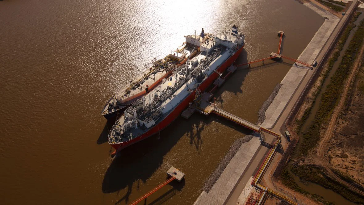 trafigura-y-naturgy-compiten-por-importar-y-comercializar-gn